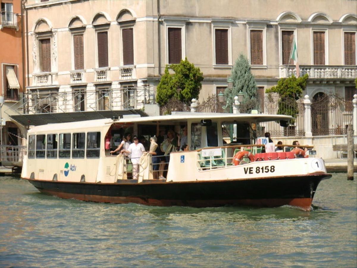 Canal Tron Venetië Buitenkant foto